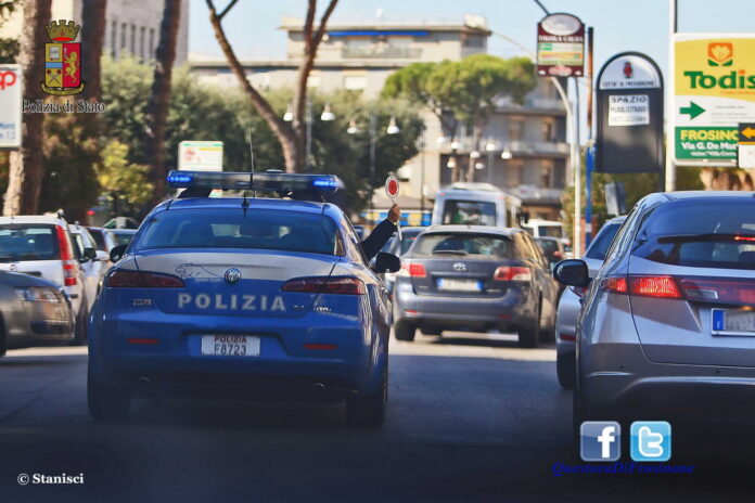 Volante polizia Frosinone